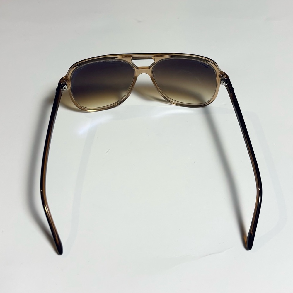 Ray-Ban Bill Polished Havana On Transparent Brown
Light Brown Gradient 80s Inspo - Picture 5 of 11